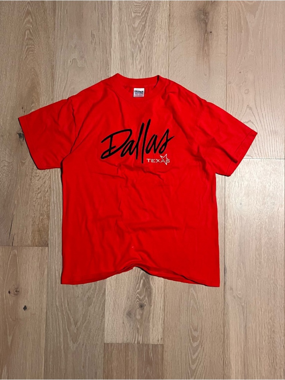 Vintage Dallas Texas Script Graphic T Shirt Men's M Red Gildan Heavy Cotton